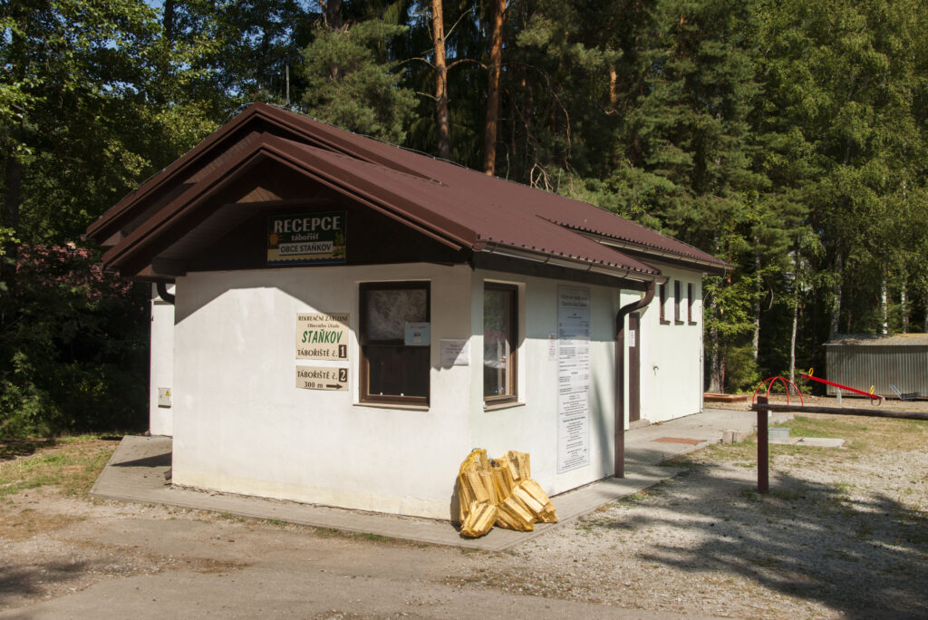 STAŇKOV ŽIJE